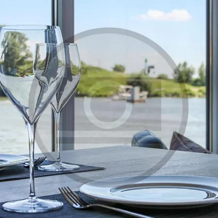 Gorgeous Ship In Ohe & Laak With Wifi 5* Ophoven