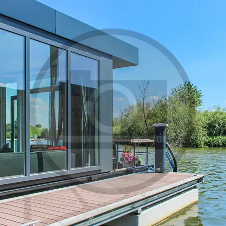 Gorgeous Ship In Ohe & Laak With Wifi Botel 5*