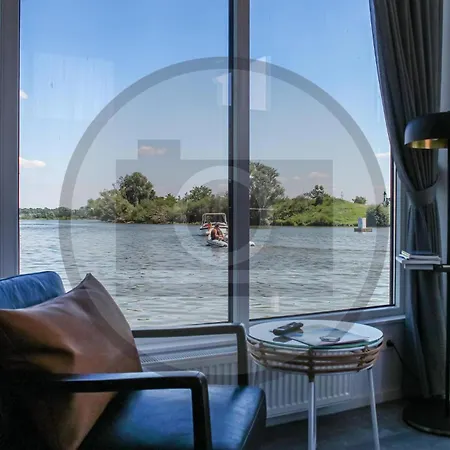 Botel Lovely Ship In Ohe Laak With Kitchen *