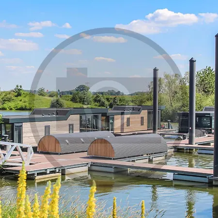 Gorgeous Ship In Ohe & Laak With Wifi 5*