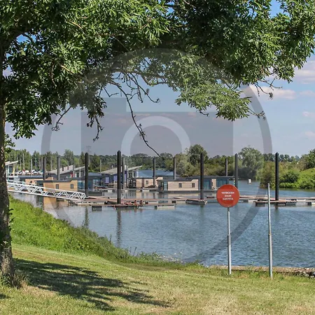 Gorgeous Ship In Ohe & Laak With Wifi