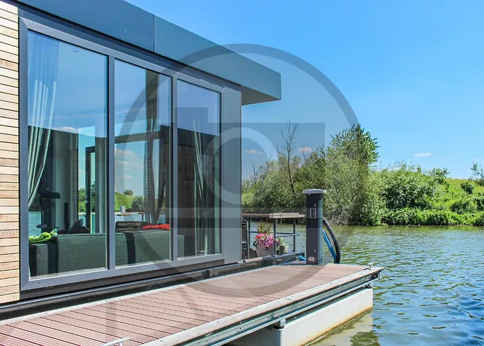 Gorgeous Ship In Ohe & Laak With Wifi Botel 5*