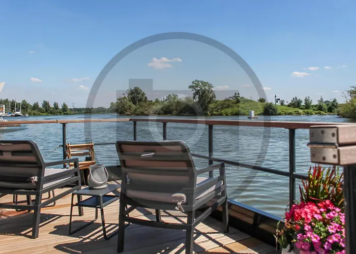 Botel Gorgeous Ship In Ohe & Laak With Wifi