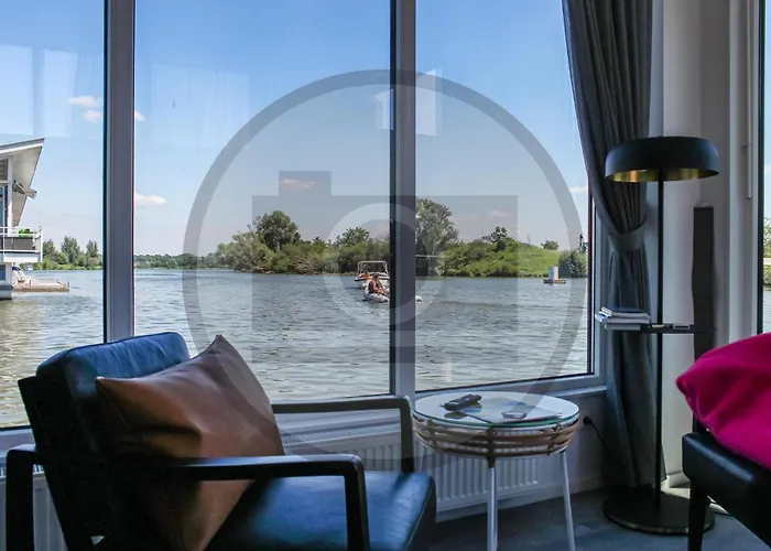 Botel Gorgeous Ship In Ohe & Laak With Wifi 5*