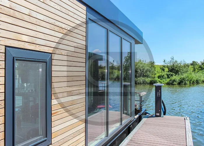 Gorgeous Ship In Ohe & Laak With Wifi Botel Ohé en Laak