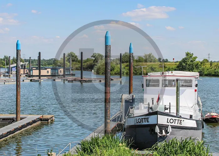 Gorgeous Ship In Ohe & Laak With Wifi Ohé en Laak